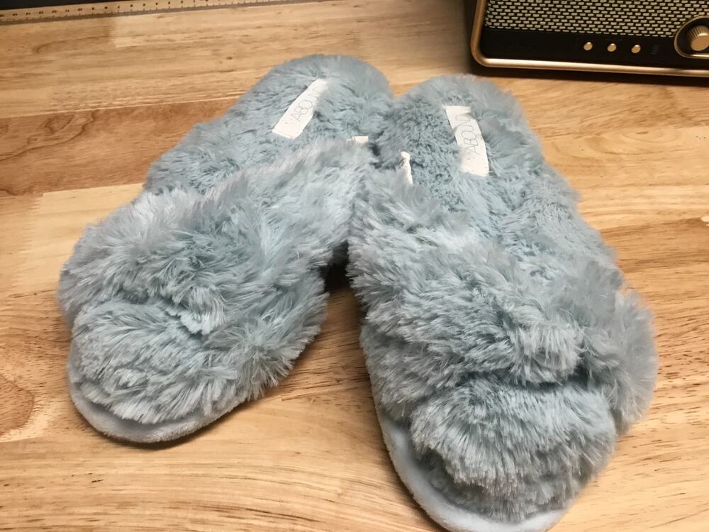 Abound Slippers Women's US Small (5-6) Silver Faux Fur Slip-On Slide Cozy Fuzzy